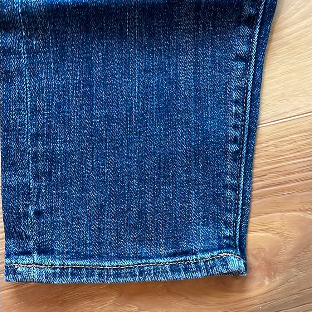 LUCKY JEANS!! Perfect for summer! Light weight and cropped - Picture 8 of 16